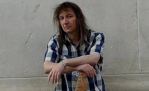 http://www.rockwired.com/finlaymorton2.JPG
