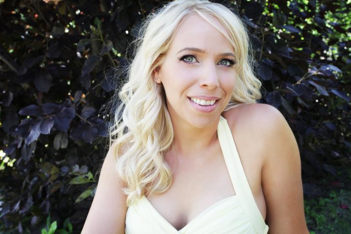 http://www.rockwired.com/joannejanzen.jpg