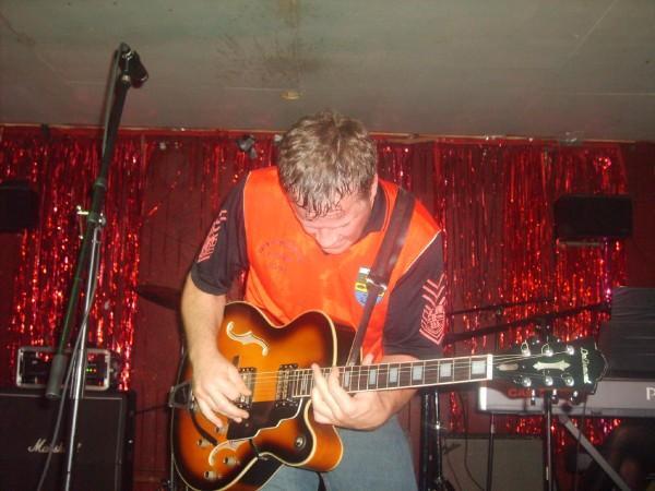 http://www.rockwired.com/shakydeville.jpg
