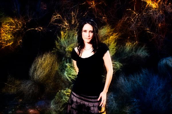 http://www.rockwired.com/shauna4.jpg